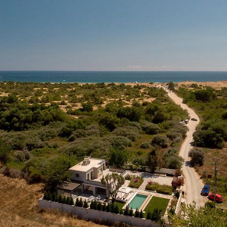 Villa Flamingo - 4 Bedrooms - Private Pool - Next To Renowned Issos Beach & Lake Korission Línia 외부 사진