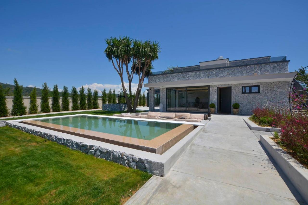 Villa Flamingo - 4 Bedrooms - Private Pool - Next To Renowned Issos Beach & Lake Korission Línia 외부 사진