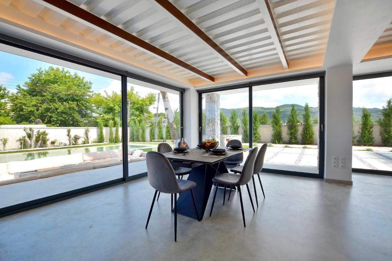 Villa Flamingo - 4 Bedrooms - Private Pool - Next To Renowned Issos Beach & Lake Korission Línia 외부 사진