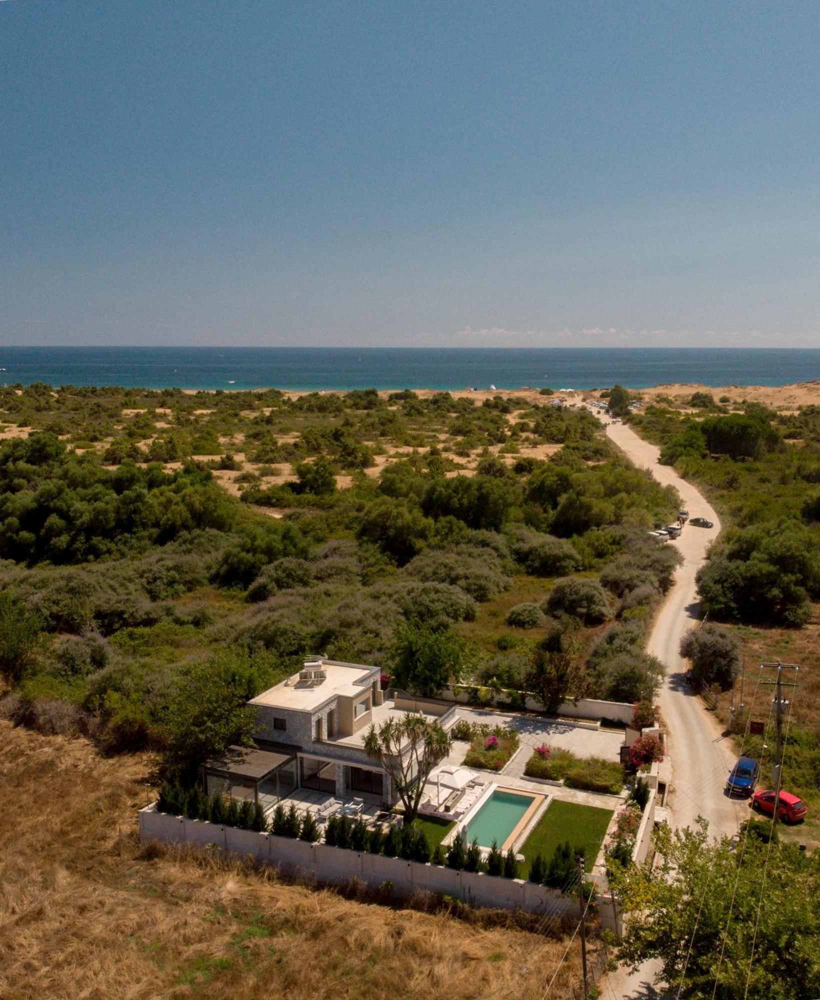 Villa Flamingo - 4 Bedrooms - Private Pool - Next To Renowned Issos Beach & Lake Korission Línia 외부 사진